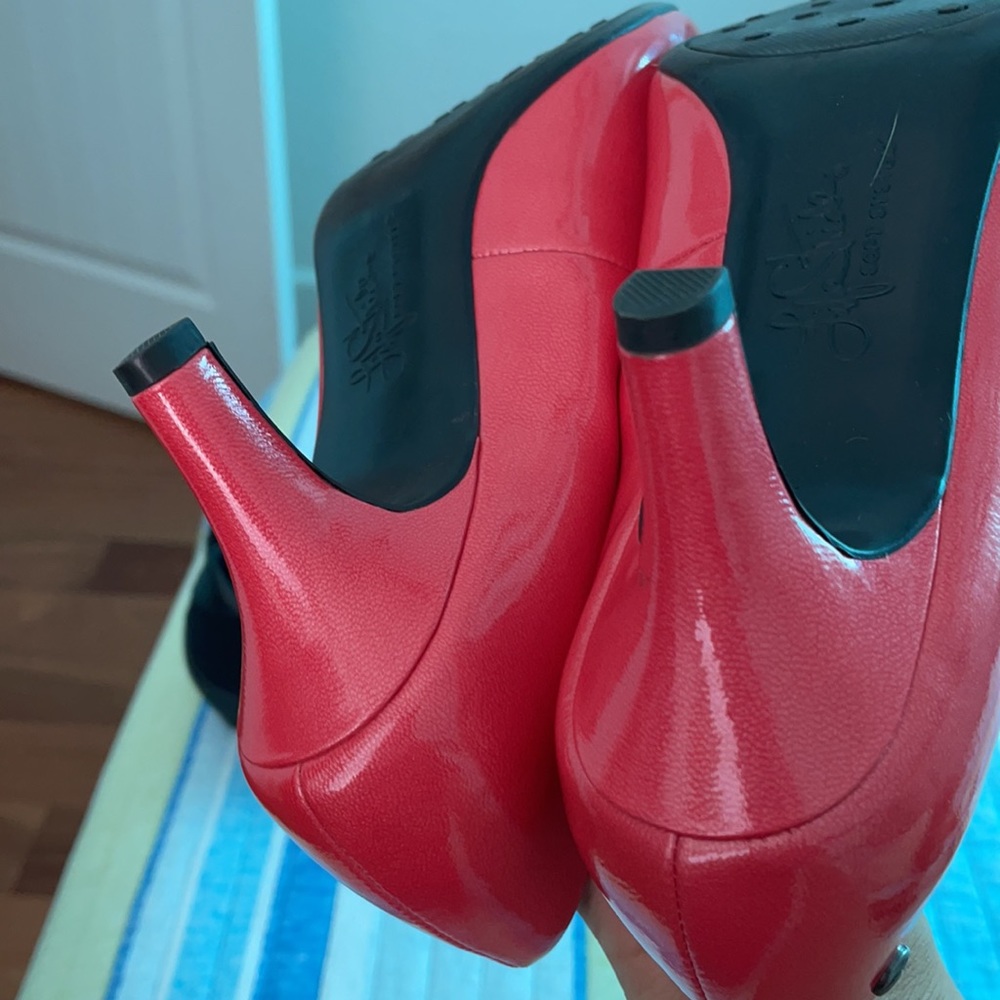 Shoes - Picture 4 of 4